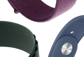 Apple Watch Series 10 denimszínű sportszíjjal, mellette szilvaszínű sportpánt, csillagfényszínű sportszíj és sötétzöld
      Alpesi pánt